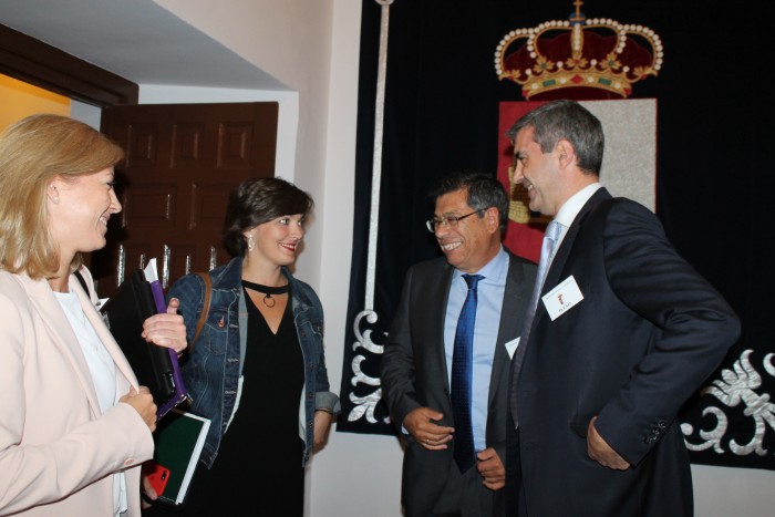 Imagen de Gutiérrez junto al delegado de la Junta en Toledo y la diputada regional y alcaldesa de Camarena