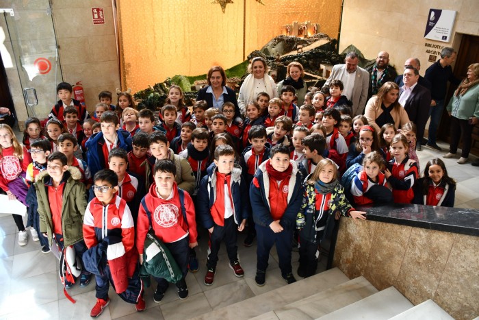Imagen de La presidenta con los escolares