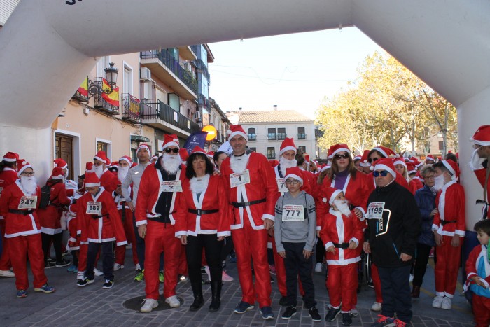 Imagen de Álvaro Gutiérrez en la salida de la carrera en la plaza de España de Torrijos