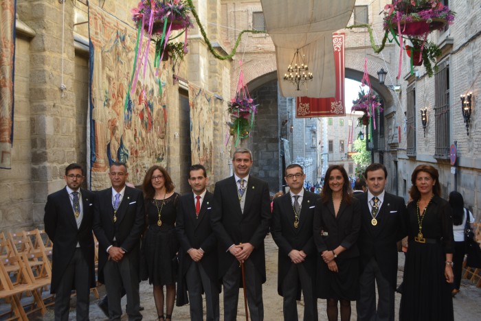 Los miembros de la corporación provincial a su llegada a la Catedral de Toledo