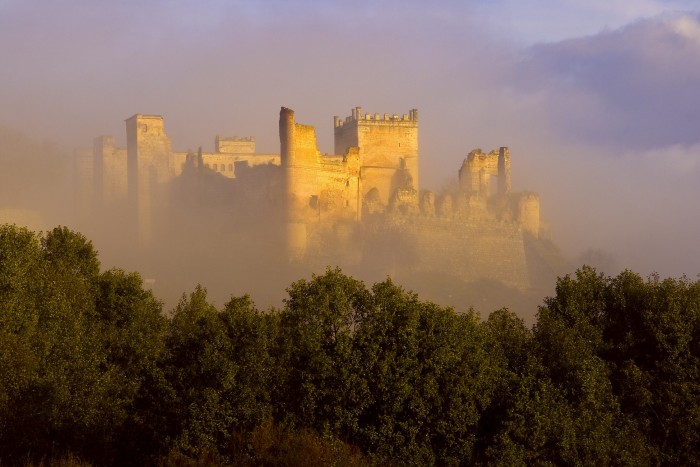 Imagen de Castillo de Escalona en la niebla. Luis Turégano Molero