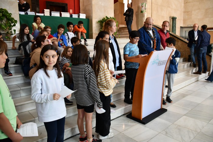 Lectura de escolares el Día del Libro