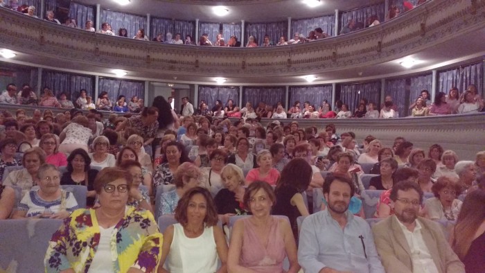 Imagen de Ana Gómez y Charo Navas momentos antes de iniciarse 