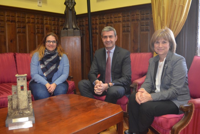 Imagen de Álvaro Gutiérrez se reúne con la alcaldesa de San Martín de Montalbán
