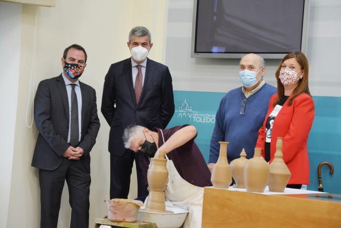 Álvaro Gutiérrez foto  presentación talleres artesanales aulas