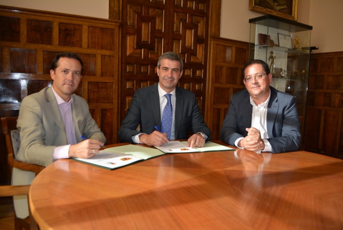 Imagen de Consorcio de Bomberos, Diputación y Ayuntamiento de Seseña formalizan el convenio