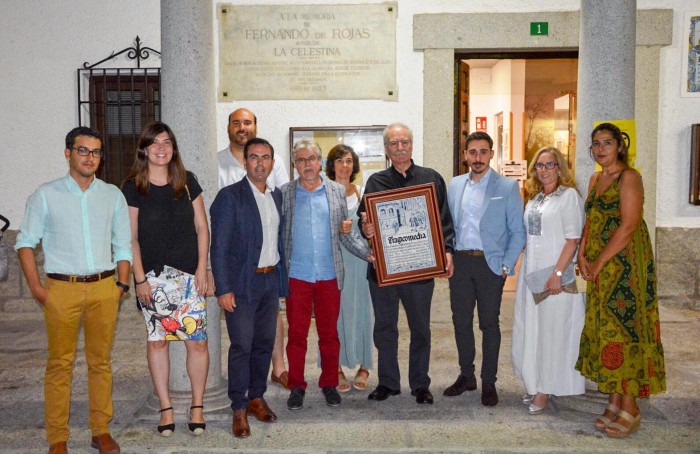 Imagen de José Antonio Ruíz con el premio Celestina, el alcalde y José Gutiérrez