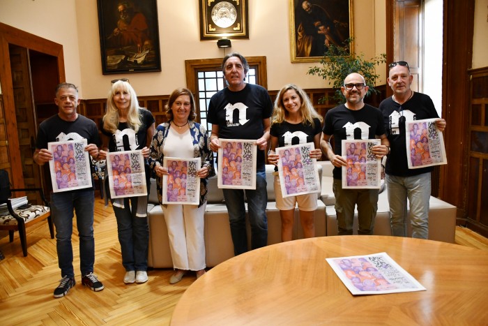 Imagen de  La presidenta posa con Noctívagos