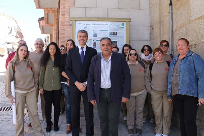 Álvaro Gutiérrez visita Taller de Empleo de Almorox