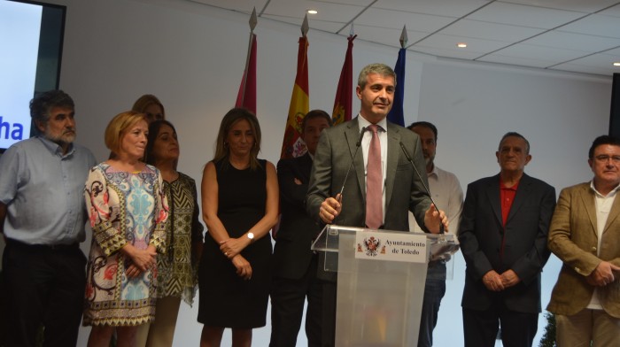 Imagen de Álvaro Gutiérrez interviene en el acto de inauguración del centro de mayores de Santa Bárbara