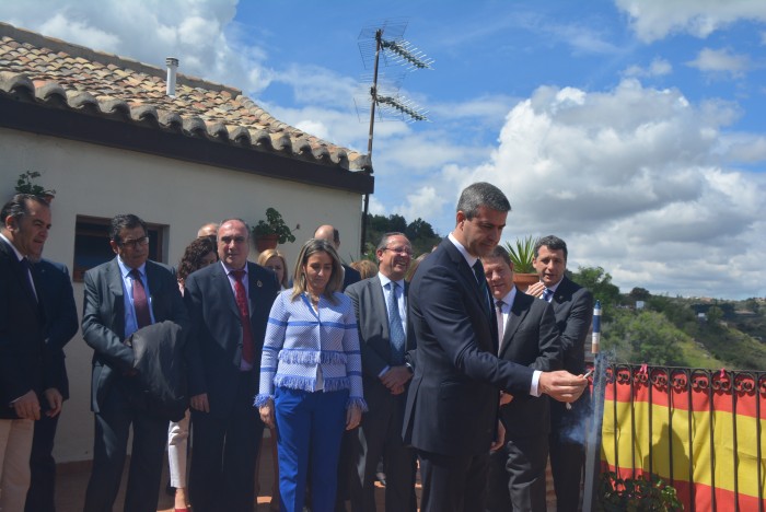 Imagen de Álvaro Gutiérrez lanzando un cohete