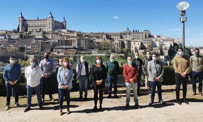 Imagen de María Jesús Pérez con los participantes en la reunión