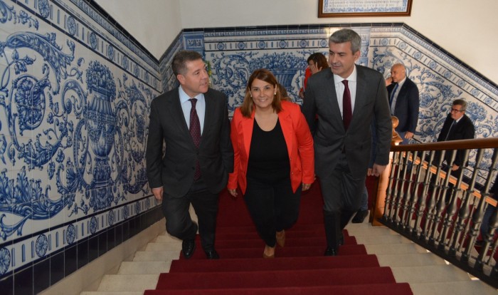 Imagen de Álvaro Gutiérrez, Emiliano García-Page y Tita García Élez en el Ayuntamiento de Talavera de la Reina