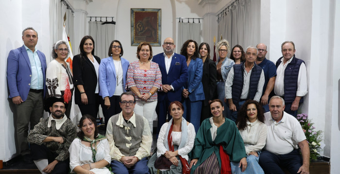  Foto de familia de la Gala del Día de la Mujer en Yepes