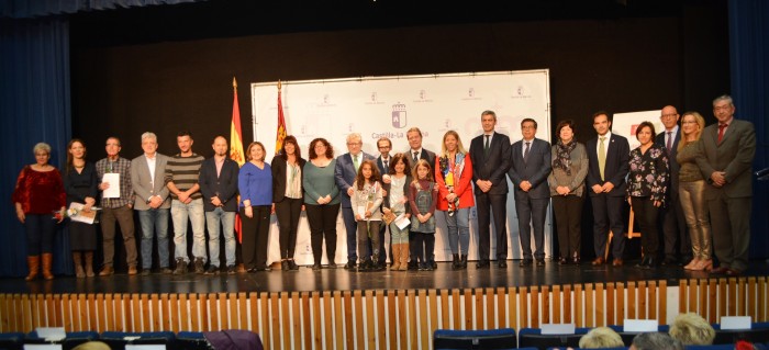 Imagen de Foto de familia Día del Libro en Ugena