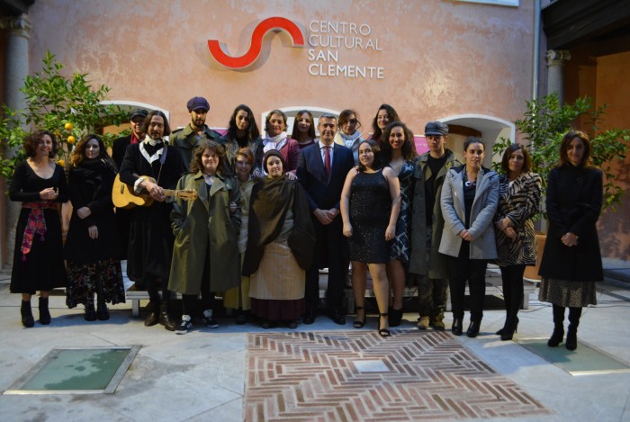 Imagen de Álvaro Gutiérrez con actores y actrices en la Gala