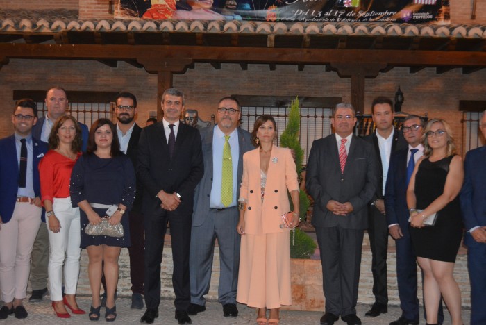 Imagen de Álvaro Gutiérrez junto a Julián Bolaños en las fiestas patronales de Villafranca de los Caballeros