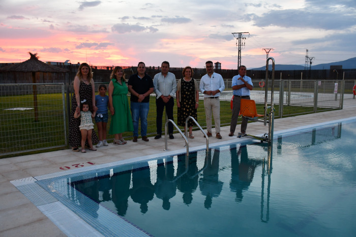 19062026 Cedillo inaugura la nueva piscina de Cazalegas 3