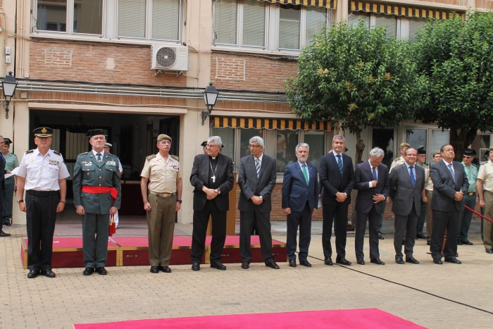 Imagen de Álvaro Gutiérrez junto al resto de autoridades asistentes a la toma de posesión de Manuel Llamas