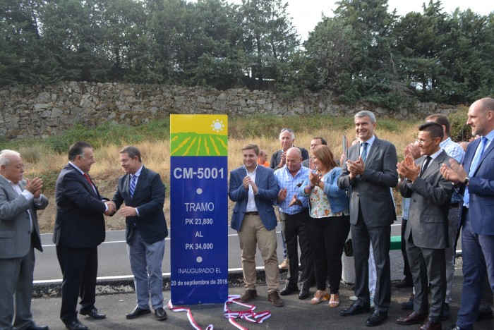 Momento de la inauguración de la carretera CM-5001 en El Real de San Vicente