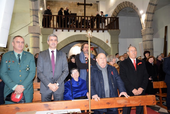 Imagen de Álvaro Gutiérrez junto al alcalde de Paredes de Escalona en la misa del patrón San Vicente