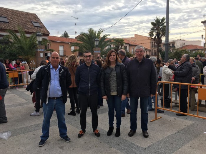 Fernando Muñoz con la alcaldesa de Cebolla y el alcalde de Illescas