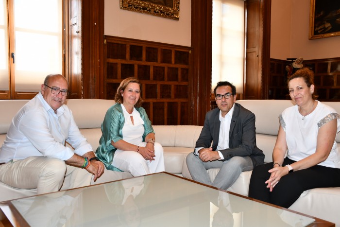 Imagen de 03072024 Cedillo y Del Castillo con alcalde Santa Cruz del Retamar (1)