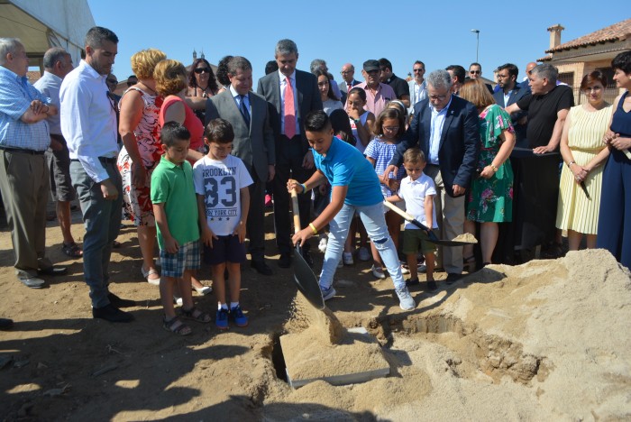 Imagen de Álvaro Gutiérrez en la colocación de la primera piedra del segundo IES de Yuncos