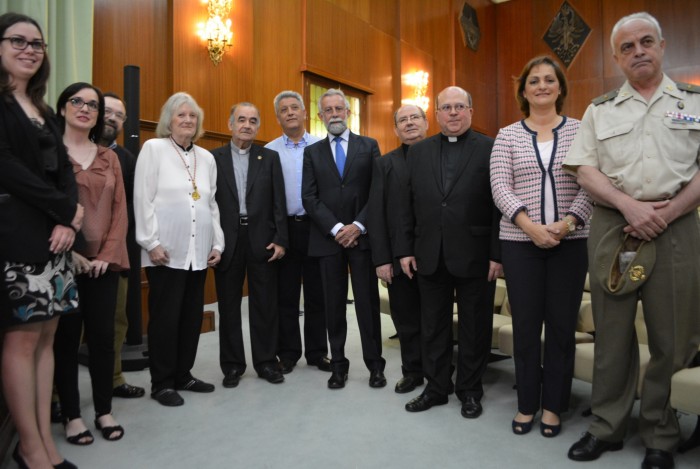 Imagen de La vicepresidenta con los premiados