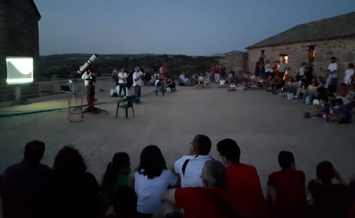 Imagen de Cientos de personas observaron el cielo en Melque