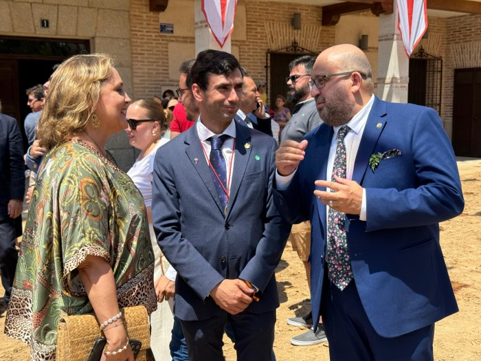 Imagen de De Frutos y Arribas con el alcalde de El Carpio