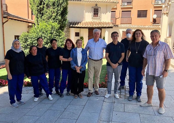 Imagen de Fernando Muñoz y José Manuel Tofiño con los integrantes del Recual de Illescas