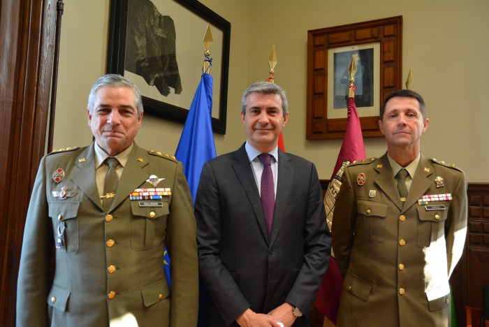Álvaro Gutiérrez con el coronel Gallegos y el teniente coronel Gómez Zamburio
