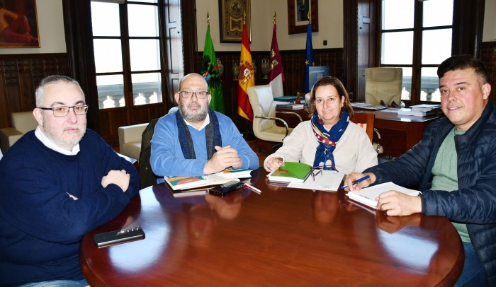 Imagen de Cedillo y Arribas con alcalde y concejal de Mascaraque