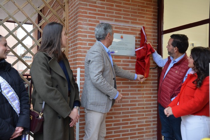 Imagen de  Romera y Pérez descubren la placa conmemorativa