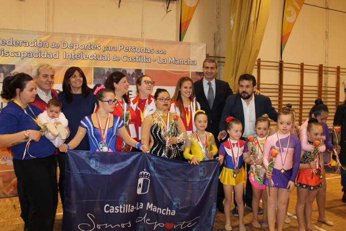 Imagen de Álvaro Gutiérrez con el Club Down Toledo participante en el campeonato de gimnasia