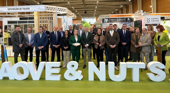 Imagen de  Cedillo en la inauguración de AOVE Nuts Experience