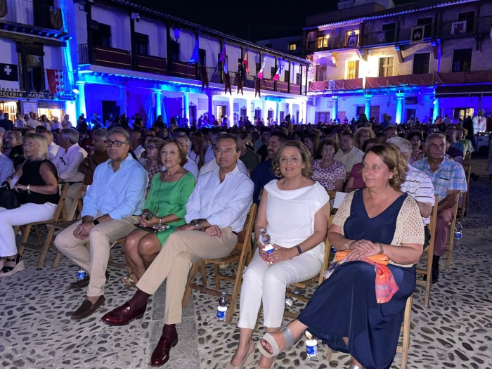 Conchi Cedillo en la Plaza Mayor de La Puebla de Montalbán