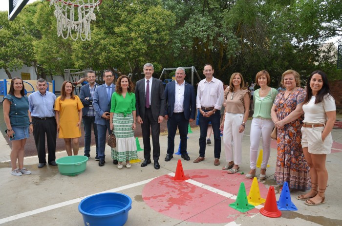 Imagen de Álvaro Gutiérrez en su visita a Asprodiq Quintanar de la Orden