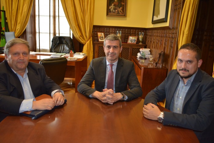 Imagen de Álvaro Gutiérrez, Julio Sánchez Ramos y César Sánchez del Álamo en la reunión mantenida en Diputació