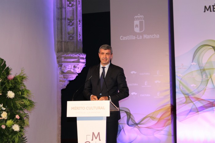 Álvaro Gutiérrez durante su intervención en la entrega de Medallas al Mérito Cultural