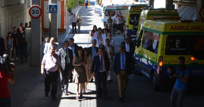 Imagen de Álvaro Gutiérrez y Emiliano García-Page acceden a las urgencias del Virgen de la Salud