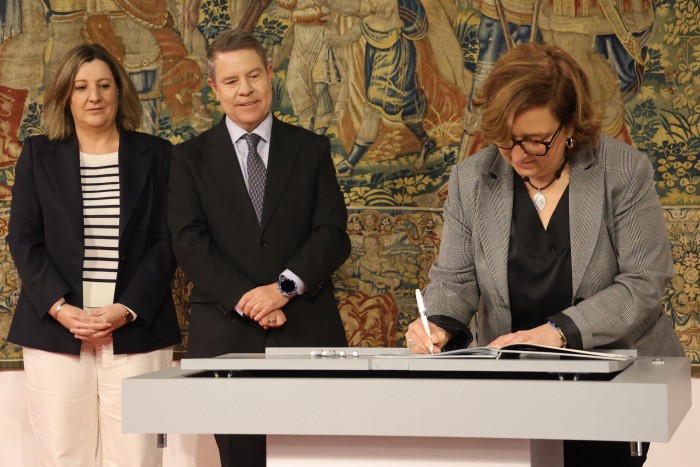 Imagen de  Cedillo en la firma del Plan Activo de Empleo