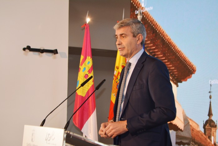 Imagen de Álvaro Gutiérrez en la inauguración del consultorio de Orgaz
