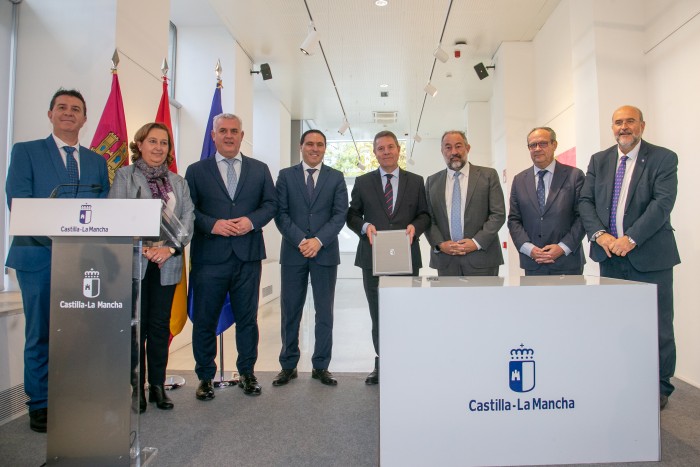 Imagen de Foto de familia de la firma del acuerdo