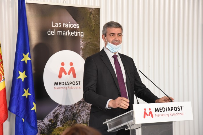 Álvaro Gutiérrez durante su intervención en la visita a la empresa Mediapost en Yeles