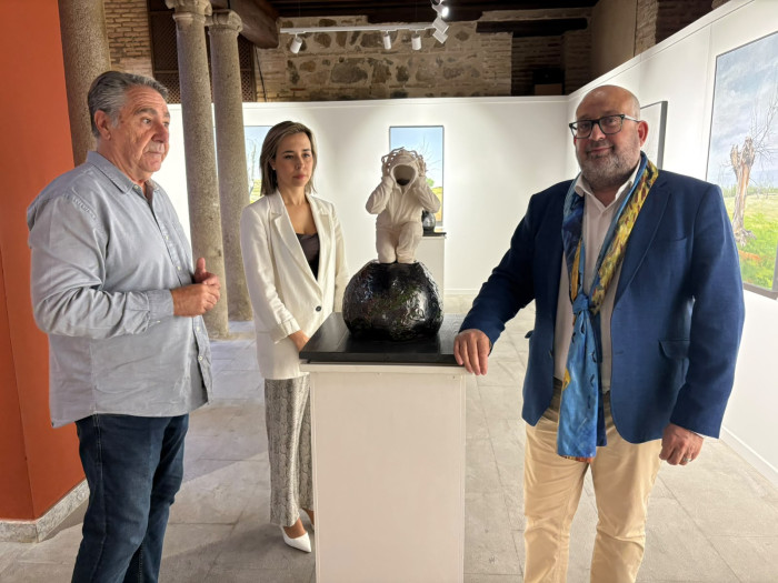 Tomás Arribas visitando la exposición