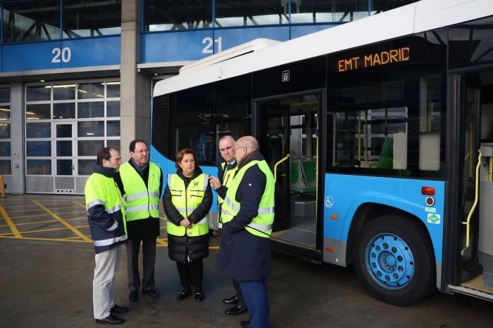 Imagen de Cedillo en Madrid con los nuevos autobuses