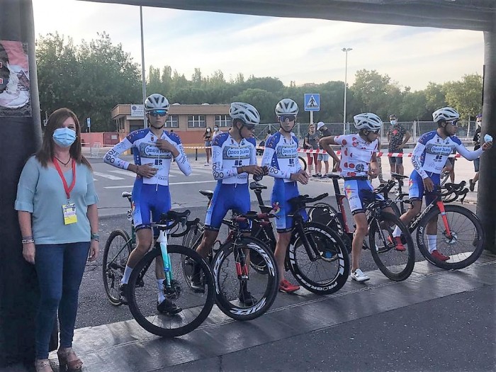 Imagen de María Jesús Pérez en la salida de una de las pruebas de la Vuelta Ciclista a Talavera Junior