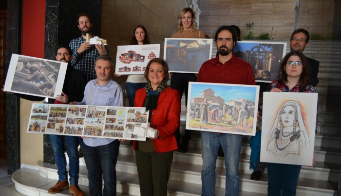 Imagen de María Ángeles García con los premiados